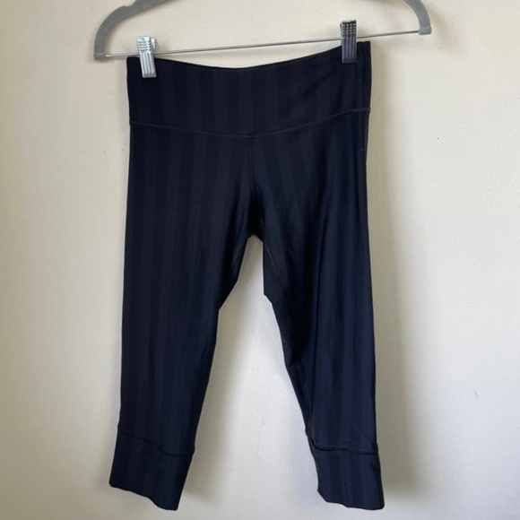Lululemon‎ Striped Crop legging - Picture 1 of 4